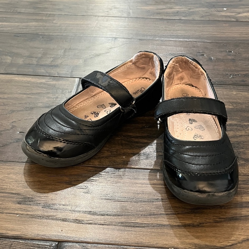 Olive & Edie Francis Mary Jane Flat